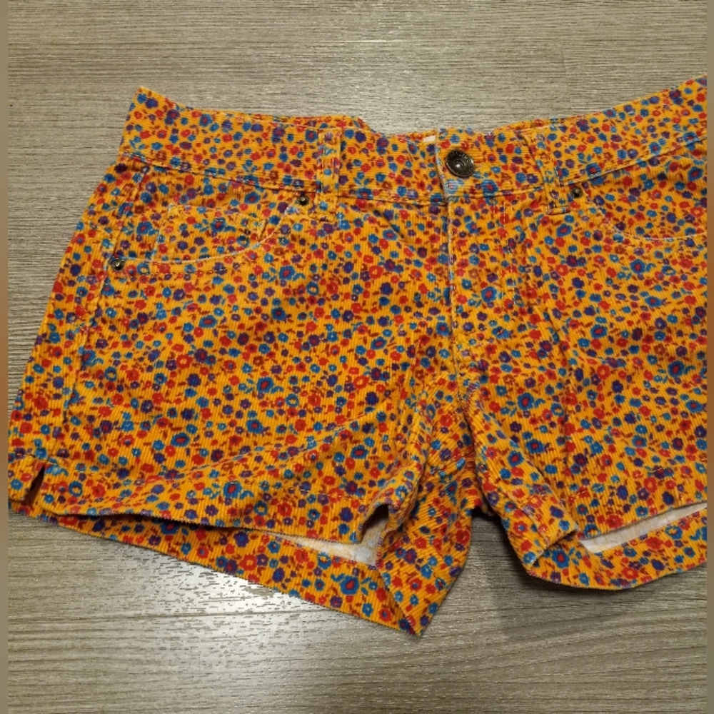 Mossimo Shorts - Picture 2 of 5